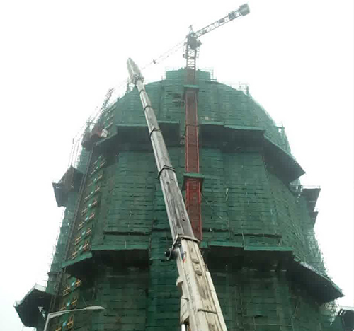 太仆寺吊车在工地上作业